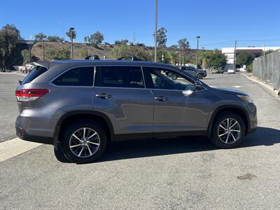 2019 Toyota Highlander Hybrid XLE   - Photo 14 - Escondido, CA 92025