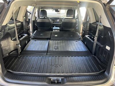 2019 Toyota Highlander Hybrid XLE   - Photo 2 - Escondido, CA 92025