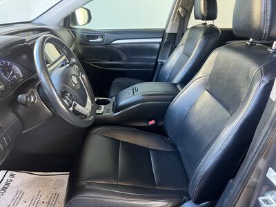 2019 Toyota Highlander Hybrid XLE   - Photo 30 - Escondido, CA 92025