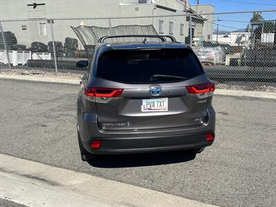 2019 Toyota Highlander Hybrid XLE   - Photo 17 - Escondido, CA 92025