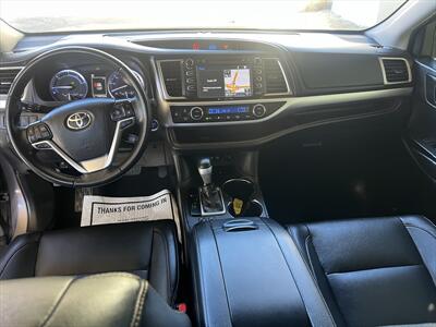 2019 Toyota Highlander Hybrid XLE   - Photo 29 - Escondido, CA 92025