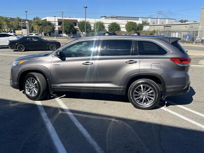 2019 Toyota Highlander Hybrid XLE   - Photo 22 - Escondido, CA 92025