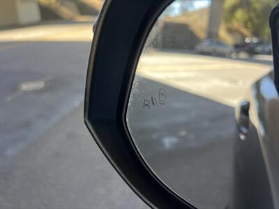 2019 Toyota Highlander Hybrid XLE   - Photo 31 - Escondido, CA 92025