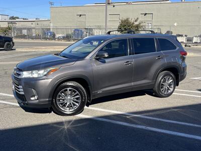 2019 Toyota Highlander Hybrid XLE   - Photo 20 - Escondido, CA 92025