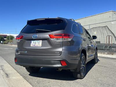 2019 Toyota Highlander Hybrid XLE   - Photo 16 - Escondido, CA 92025