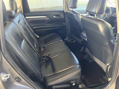 2019 Toyota Highlander Hybrid XLE   - Photo 26 - Escondido, CA 92025