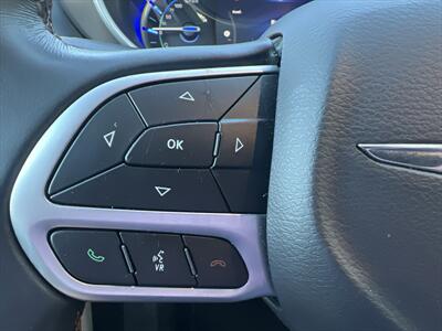 2017 Chrysler Pacifica Hybrid Premium   - Photo 32 - Escondido, CA 92025