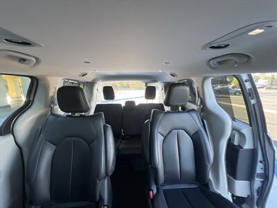 2017 Chrysler Pacifica Hybrid Premium   - Photo 25 - Escondido, CA 92025