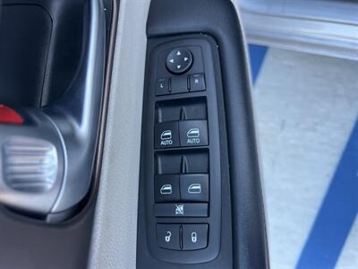 2017 Chrysler Pacifica Hybrid Premium   - Photo 21 - Escondido, CA 92025