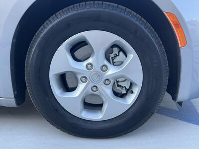 2017 Chrysler Pacifica Hybrid Premium   - Photo 18 - Escondido, CA 92025