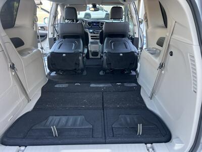 2017 Chrysler Pacifica Hybrid Premium   - Photo 28 - Escondido, CA 92025