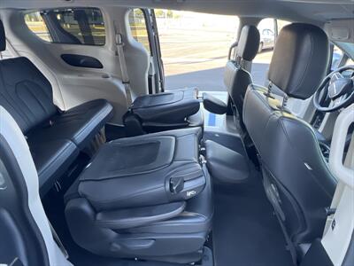 2017 Chrysler Pacifica Hybrid Premium   - Photo 27 - Escondido, CA 92025