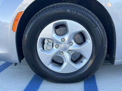 2017 Chrysler Pacifica Hybrid Premium   - Photo 20 - Escondido, CA 92025