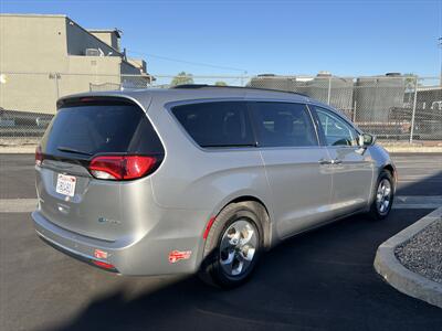 2017 Chrysler Pacifica Hybrid Premium   - Photo 7 - Escondido, CA 92025