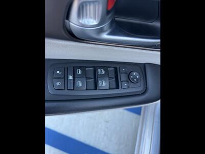 2017 Chrysler Pacifica Hybrid Premium   - Photo 30 - Escondido, CA 92025