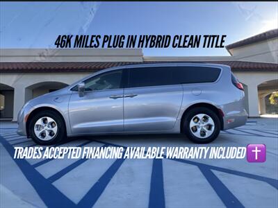 2017 Chrysler Pacifica Hybrid Premium   - Photo 1 - Escondido, CA 92025