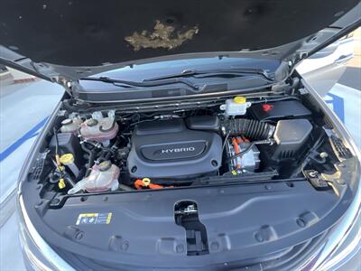 2017 Chrysler Pacifica Hybrid Premium   - Photo 15 - Escondido, CA 92025
