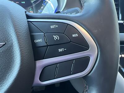 2017 Chrysler Pacifica Hybrid Premium   - Photo 33 - Escondido, CA 92025