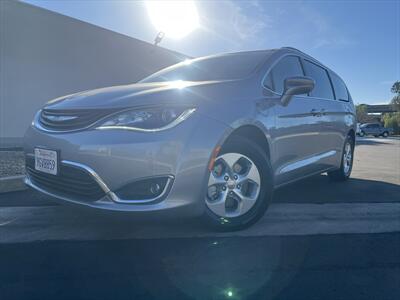 2017 Chrysler Pacifica Hybrid Premium   - Photo 2 - Escondido, CA 92025