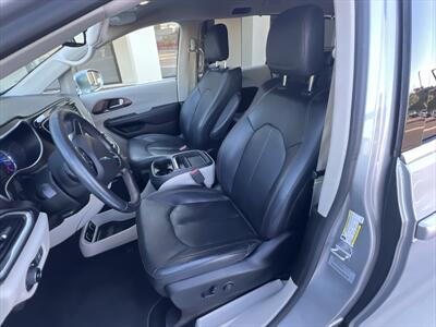 2017 Chrysler Pacifica Hybrid Premium   - Photo 22 - Escondido, CA 92025
