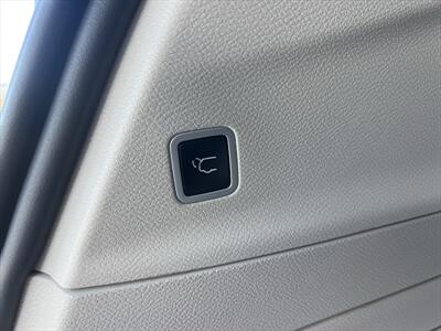 2017 Chrysler Pacifica Hybrid Premium   - Photo 29 - Escondido, CA 92025