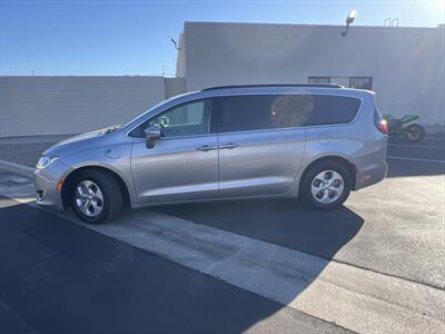 2017 Chrysler Pacifica Hybrid Premium   - Photo 3 - Escondido, CA 92025
