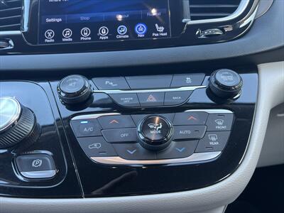 2017 Chrysler Pacifica Hybrid Premium   - Photo 37 - Escondido, CA 92025