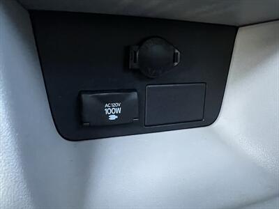 2014 Toyota Highlander XLE   - Photo 27 - Escondido, CA 92025