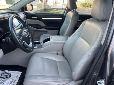 2014 Toyota Highlander XLE   - Photo 33 - Escondido, CA 92025