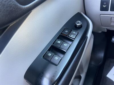2014 Toyota Highlander XLE   - Photo 30 - Escondido, CA 92025