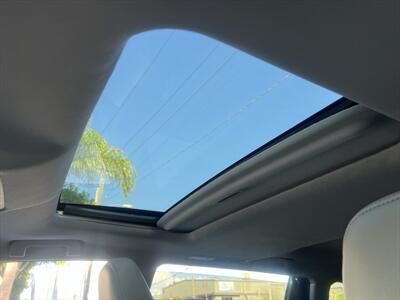 2014 Toyota Highlander XLE   - Photo 4 - Escondido, CA 92025