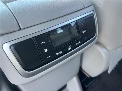 2014 Toyota Highlander XLE   - Photo 28 - Escondido, CA 92025