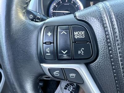 2014 Toyota Highlander XLE   - Photo 3 - Escondido, CA 92025