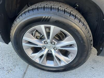 2014 Toyota Highlander XLE   - Photo 10 - Escondido, CA 92025