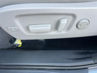 2014 Toyota Highlander XLE   - Photo 31 - Escondido, CA 92025