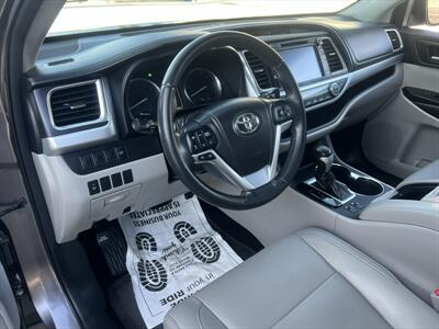 2014 Toyota Highlander XLE   - Photo 29 - Escondido, CA 92025