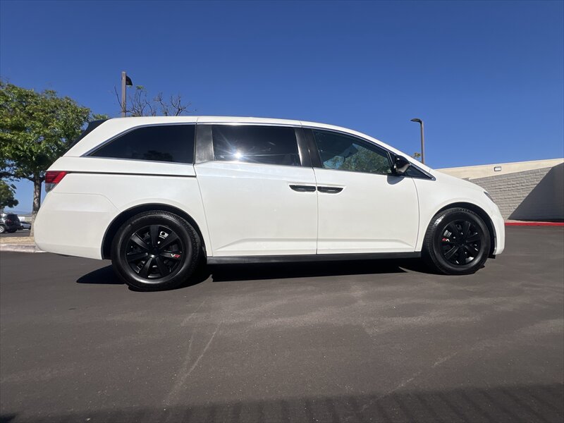 2015 Honda Odyssey LX's photo