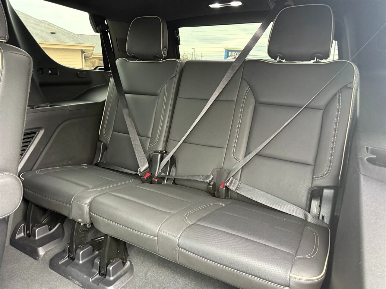 2023 GMC Yukon SLT  32k miles, 4x4, Amazing Shape, Panoramic Sunroof! Under Factory Warranty! - Photo 10 - Post Falls, ID 83854