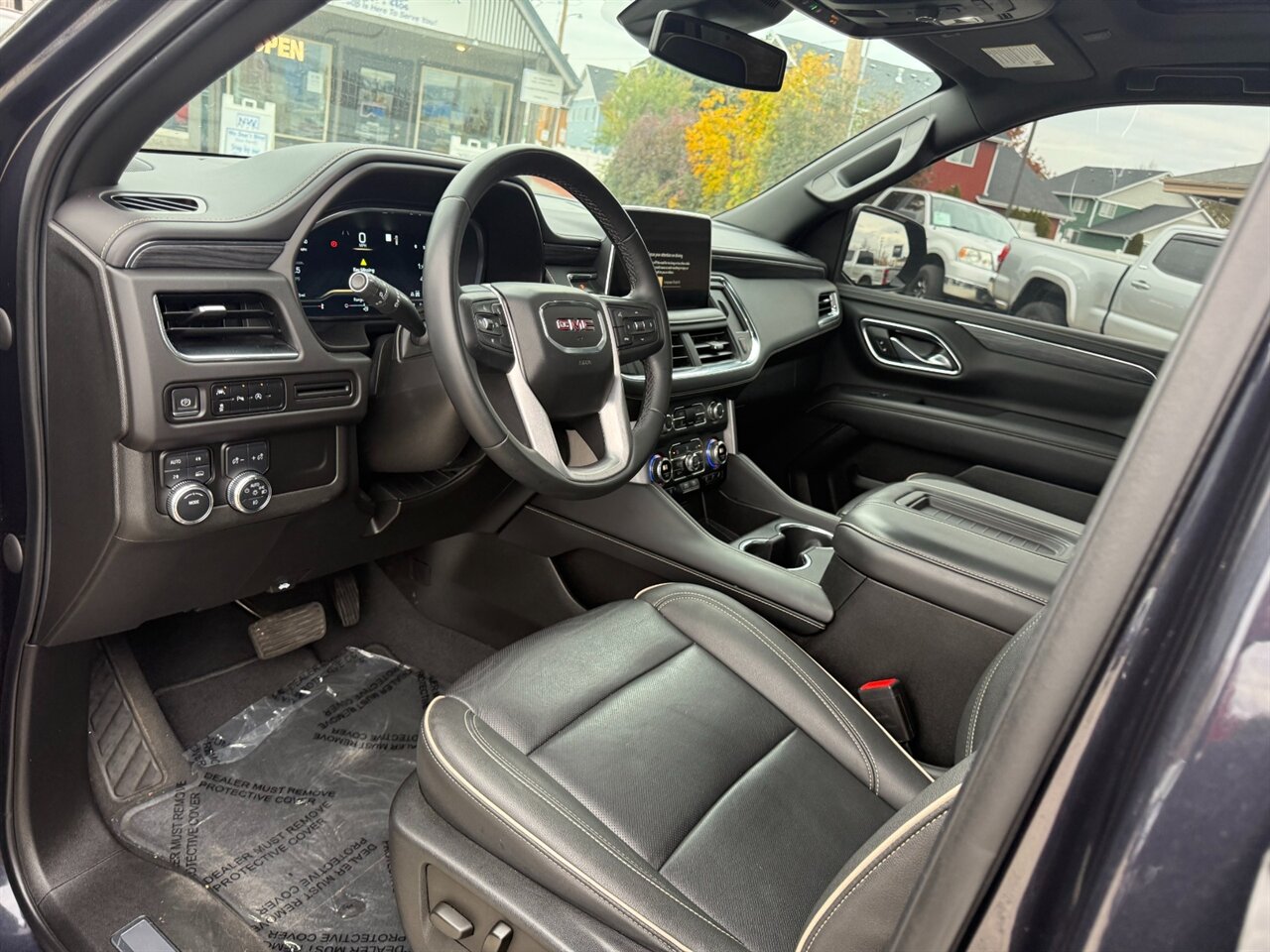 2023 GMC Yukon SLT  32k miles, 4x4, Amazing Shape, Panoramic Sunroof! Under Factory Warranty! - Photo 5 - Post Falls, ID 83854