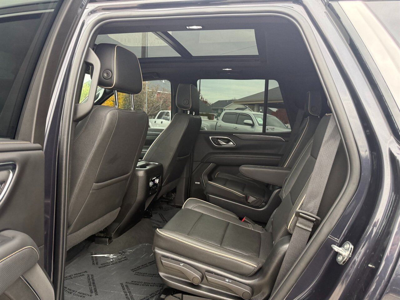 2023 GMC Yukon SLT  32k miles, 4x4, Amazing Shape, Panoramic Sunroof! Under Factory Warranty! - Photo 8 - Post Falls, ID 83854