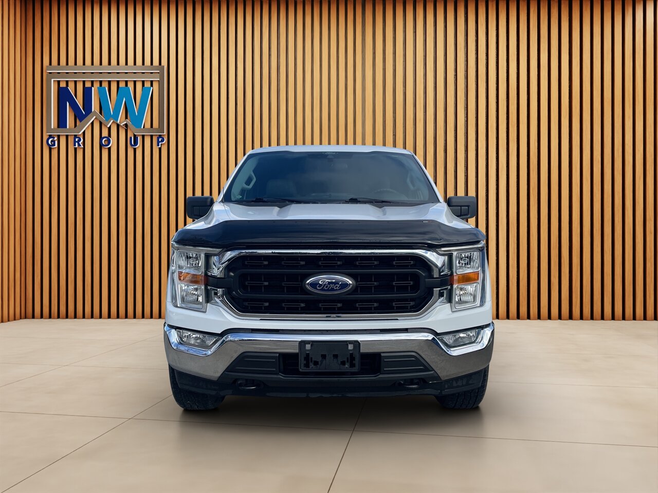 2021 Ford F-150 XLT Only 31k miles, Very Good Miles, W/ Canopy, Extremely Nice Truck! - Photo 2 - Post Falls, ID 83854