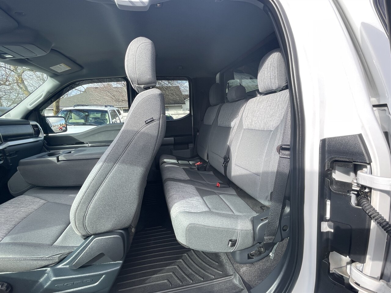 2021 Ford F-150 XLT Only 31k miles, Very Good Miles, W/ Canopy, Extremely Nice Truck! - Photo 8 - Post Falls, ID 83854