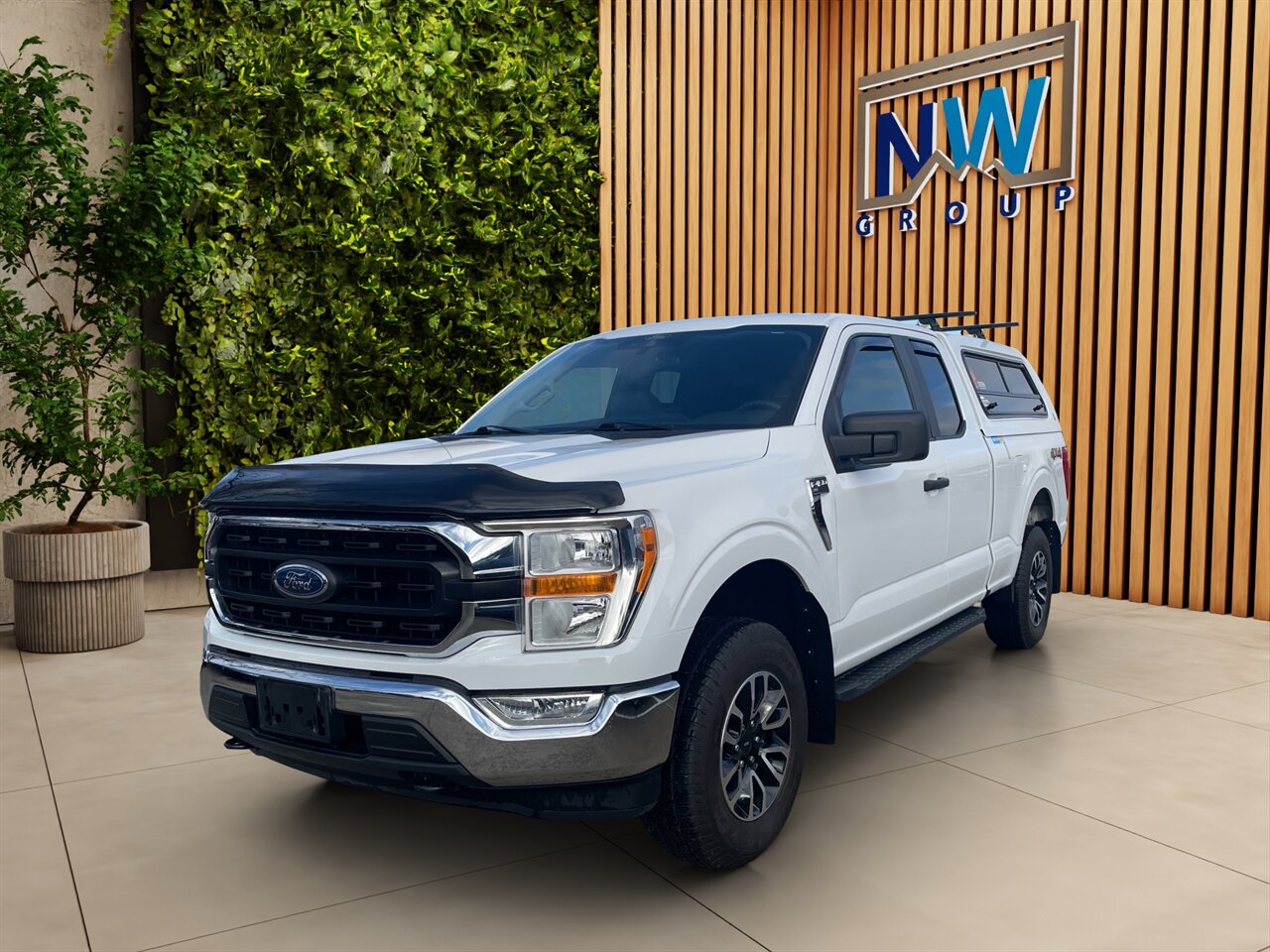 2021 Ford F-150 XLT Only 31k miles, Very Good Miles, W/ Canopy, Extremely Nice Truck! - Photo 3 - Post Falls, ID 83854