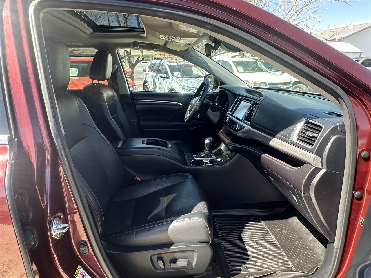 2017 Toyota Highlander Limited - Photo 10 - Post Falls, ID 83854