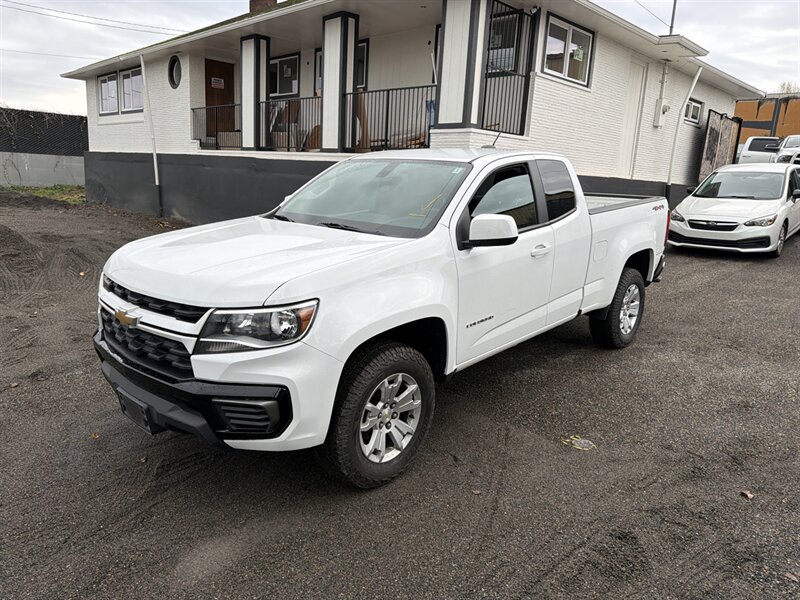 2021 Chevrolet Colorado LT.  V6. 4X4. Very Clean Truck