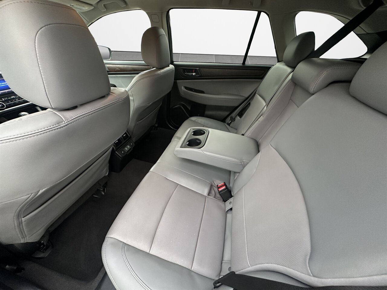 2019 Subaru Outback 2.5i Limited  AWD, Very Good Shape! Fully Serviced! - Photo 10 - Post Falls, ID 83854