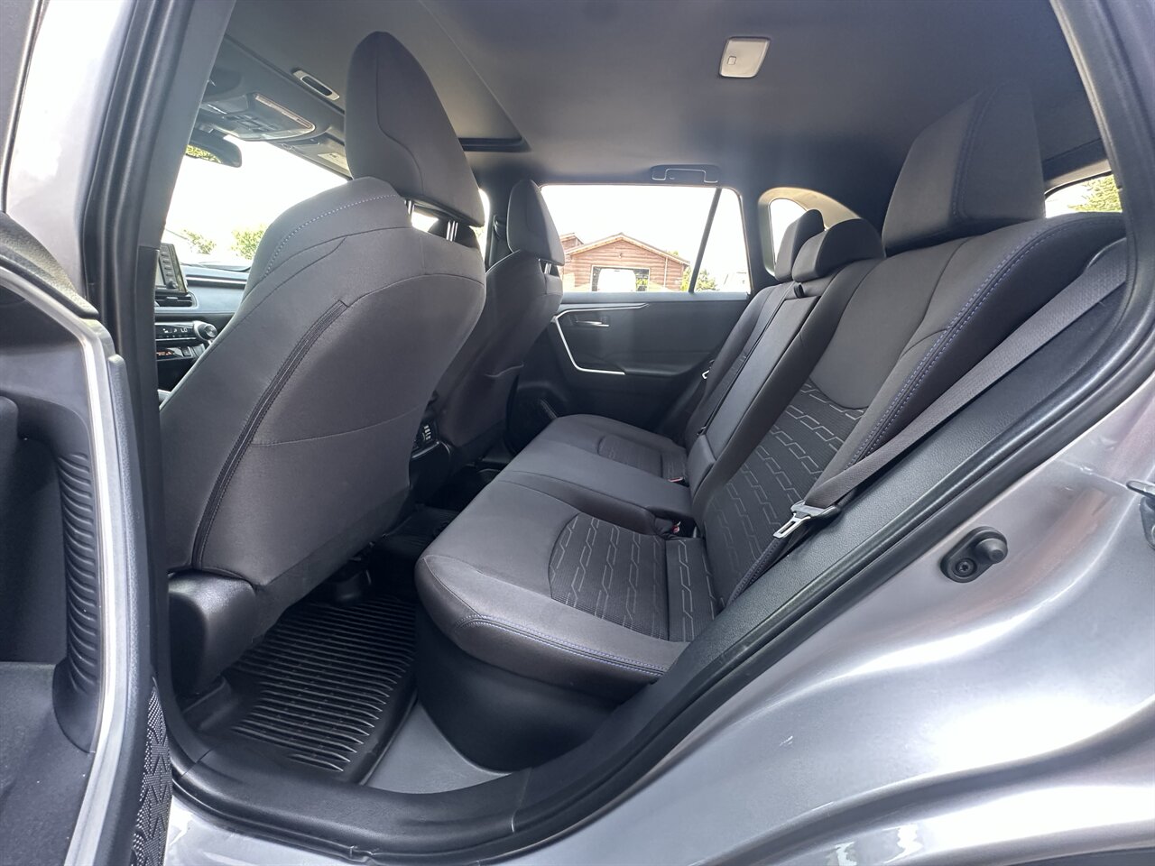 2022 Toyota RAV4 Hybrid SE. 31k miles! Amazing Shape, Heated Seats, Sunroof! - Photo 10 - Post Falls, ID 83854