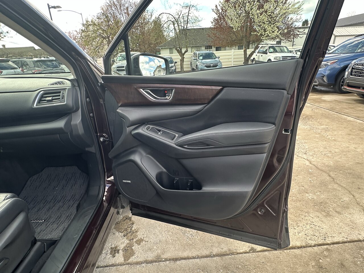 2023 Subaru Ascent Touring AWD, ONLY 13k Miles, Heated/Cooled Seats, Panoramic Sunroof and more! - Photo 10 - Post Falls, ID 83854