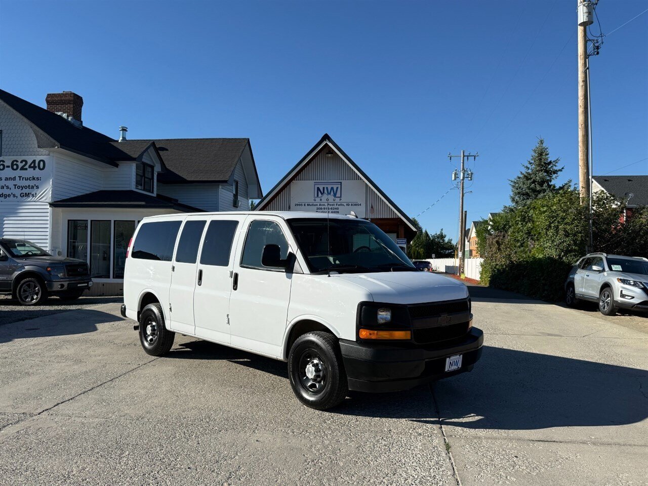 2017 Chevrolet Express LS 2500 65k miles! Passenger Van! (CLEAN TITLE) 6.0L V8! Low Miles! - Photo 1 - Post Falls, ID 83854