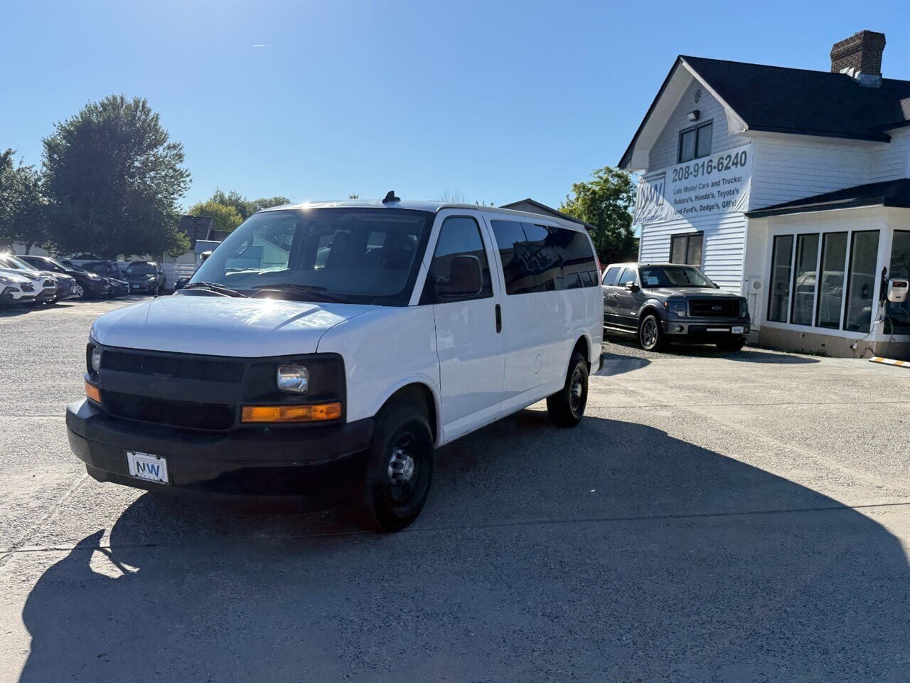 2017 Chevrolet Express LS 2500 65k miles! Passenger Van! (CLEAN TITLE) 6.0L V8! Low Miles! - Photo 3 - Post Falls, ID 83854